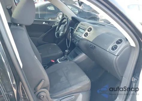 2013 Volkswagen Tiguan S z USA, uszkodzony, nr VIN WVGBV3AX8DW620536